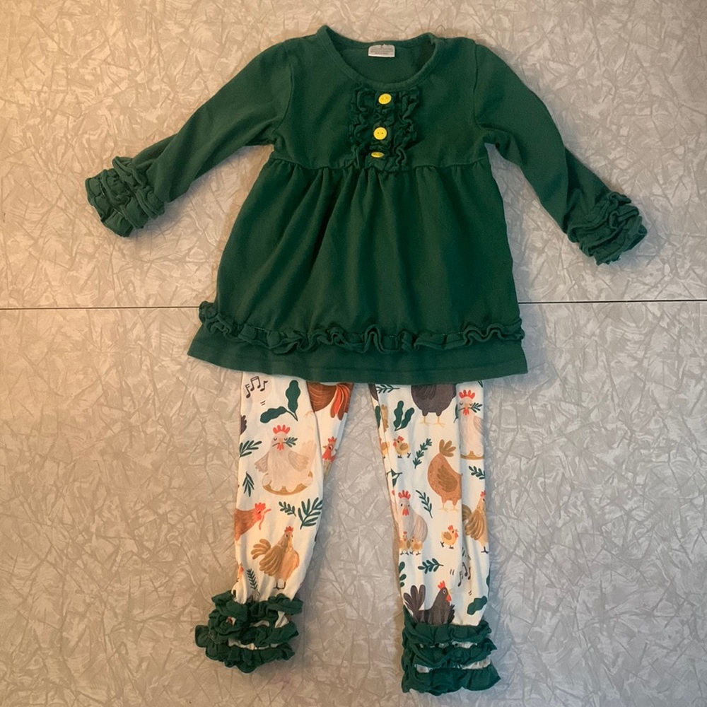 Girls Size 5 Green Top with Chicken Ruffle Leggings